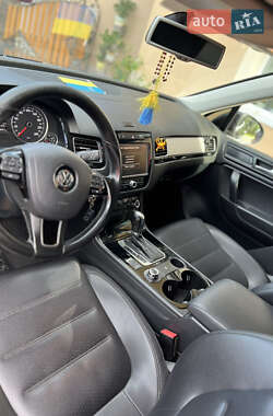 Внедорожник / Кроссовер Volkswagen Touareg 2012 в Ужгороде