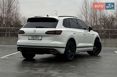 Внедорожник / Кроссовер Volkswagen Touareg 2019 в 