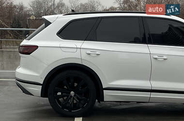 Внедорожник / Кроссовер Volkswagen Touareg 2019 в 