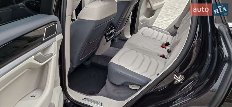 Внедорожник / Кроссовер Volkswagen Touareg 2018 в Луцке