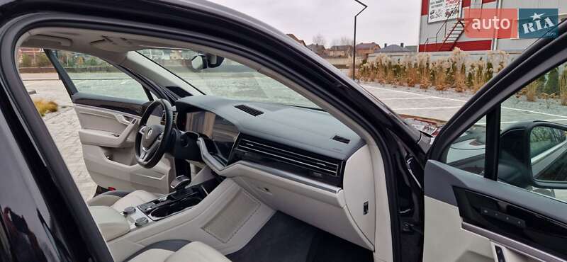 Внедорожник / Кроссовер Volkswagen Touareg 2018 в Луцке