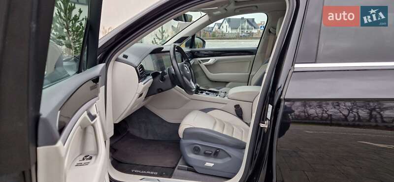 Внедорожник / Кроссовер Volkswagen Touareg 2018 в Луцке