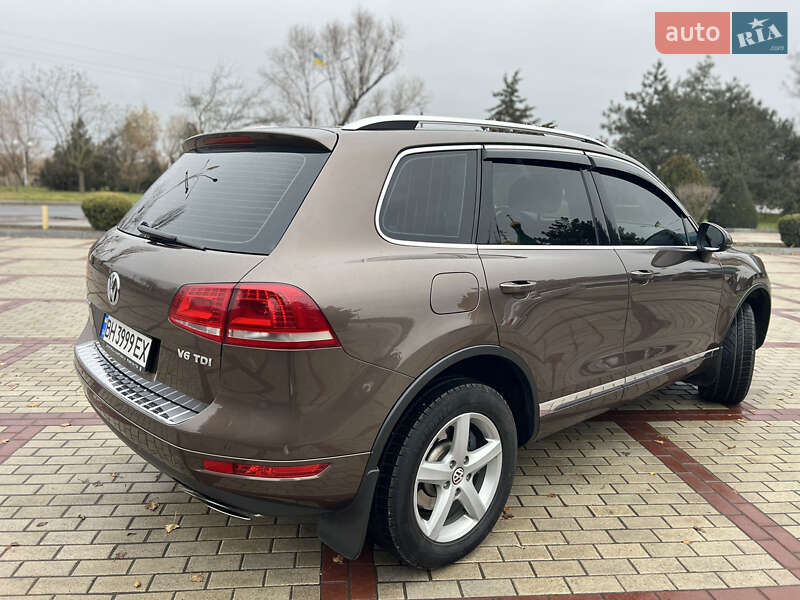 Внедорожник / Кроссовер Volkswagen Touareg 2012 в Измаиле