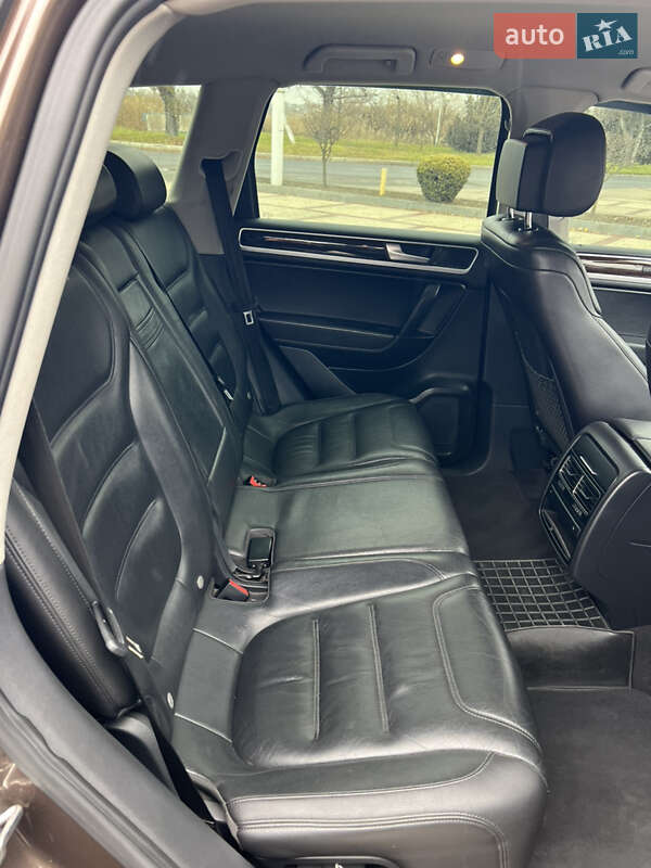Внедорожник / Кроссовер Volkswagen Touareg 2012 в Измаиле