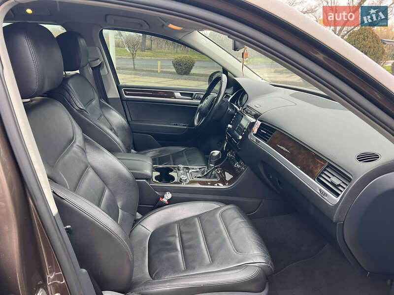 Внедорожник / Кроссовер Volkswagen Touareg 2012 в Измаиле