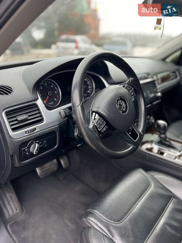 Внедорожник / Кроссовер Volkswagen Touareg 2012 в Измаиле