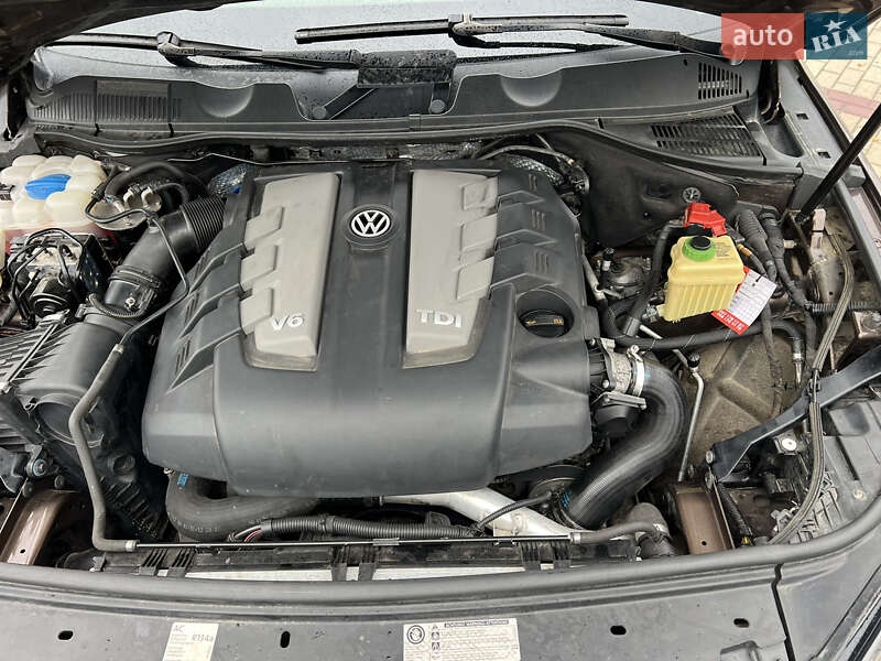 Внедорожник / Кроссовер Volkswagen Touareg 2012 в Измаиле