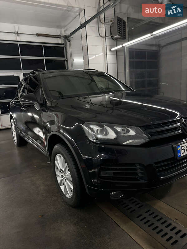 Внедорожник / Кроссовер Volkswagen Touareg 2011 в Хмельницком