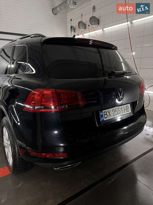 Внедорожник / Кроссовер Volkswagen Touareg 2011 в Хмельницком