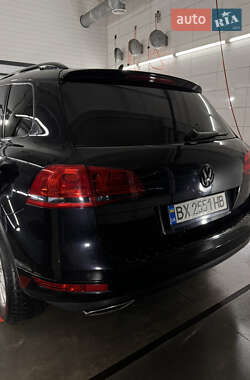 Внедорожник / Кроссовер Volkswagen Touareg 2011 в Хмельницком