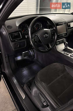 Внедорожник / Кроссовер Volkswagen Touareg 2011 в Хмельницком