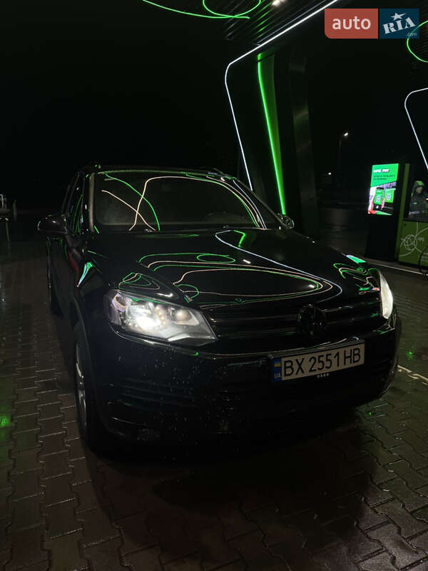 Внедорожник / Кроссовер Volkswagen Touareg 2011 в Хмельницком