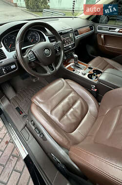 Внедорожник / Кроссовер Volkswagen Touareg 2012 в Днепре