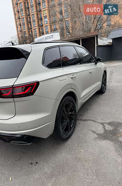 Внедорожник / Кроссовер Volkswagen Touareg 2024 в 
