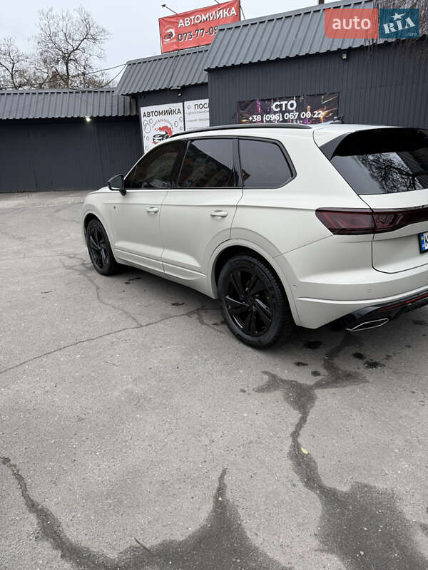 Внедорожник / Кроссовер Volkswagen Touareg 2024 в Днепре