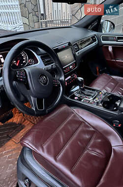 Позашляховик / Кросовер Volkswagen Touareg 2012 в Тячеві