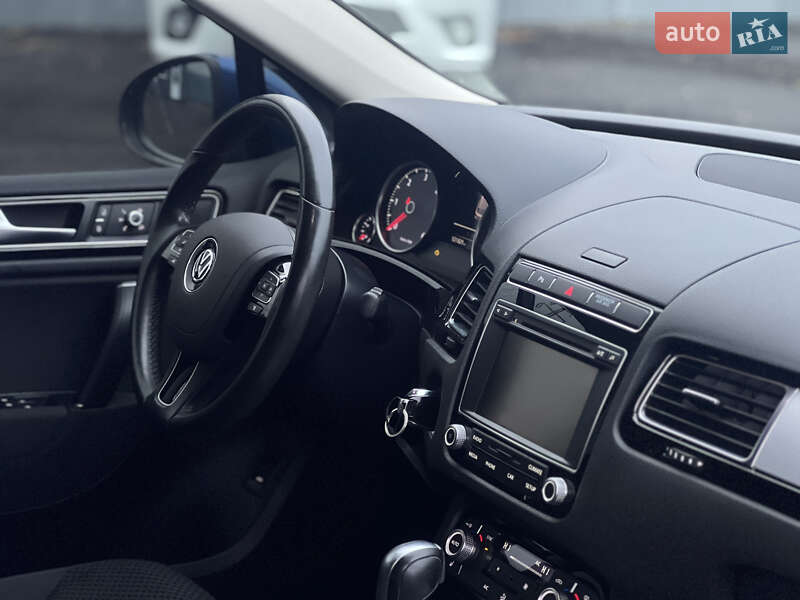Позашляховик / Кросовер Volkswagen Touareg 2015 в Ужгороді фото 17 Позашляховик / Кросовер Volkswagen Touareg 2015 в Ужгороді
