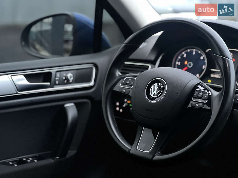 Позашляховик / Кросовер Volkswagen Touareg 2015 в Ужгороді фото 20 Позашляховик / Кросовер Volkswagen Touareg 2015 в Ужгороді