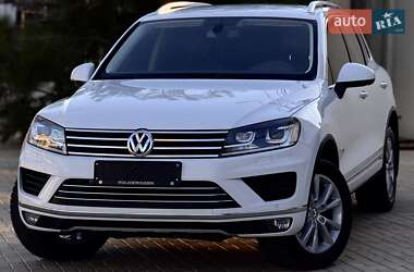 Внедорожник / Кроссовер Volkswagen Touareg 2015 в Одессе