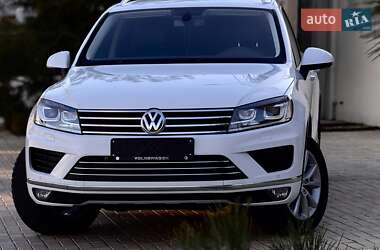 Внедорожник / Кроссовер Volkswagen Touareg 2015 в Одессе