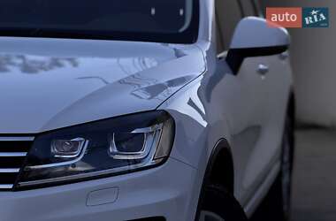 Внедорожник / Кроссовер Volkswagen Touareg 2015 в Одессе