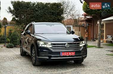 Позашляховик / Кросовер Volkswagen Touareg 2019 в Мукачевому