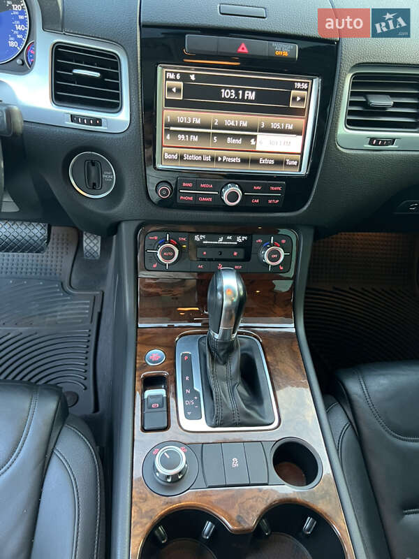 Внедорожник / Кроссовер Volkswagen Touareg 2014 в Запорожье