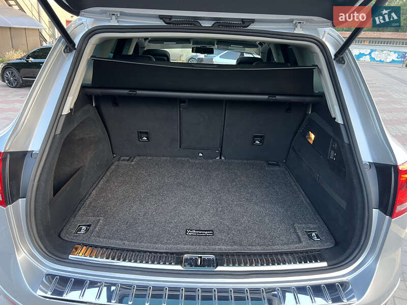 Внедорожник / Кроссовер Volkswagen Touareg 2014 в Запорожье