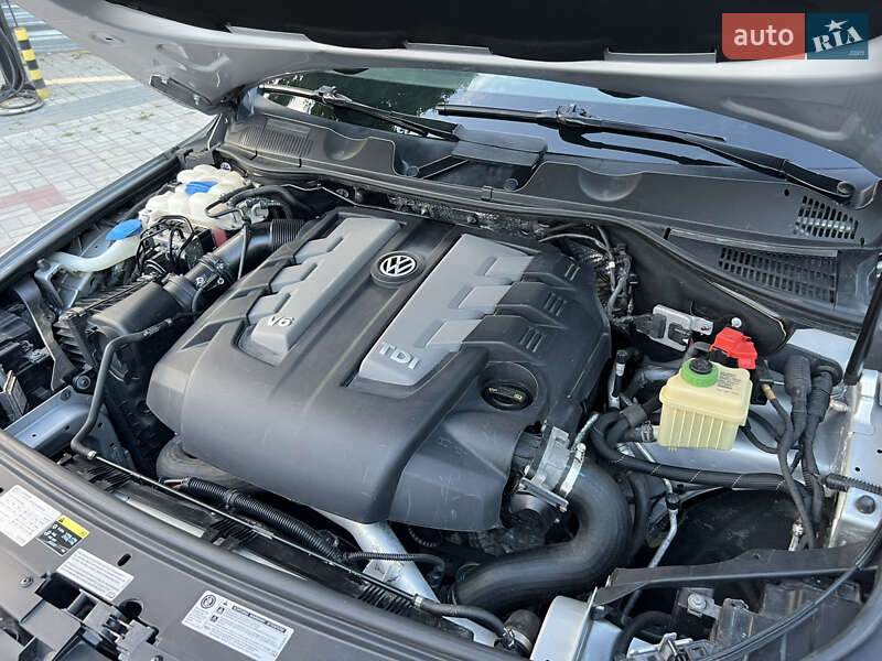 Внедорожник / Кроссовер Volkswagen Touareg 2014 в Запорожье