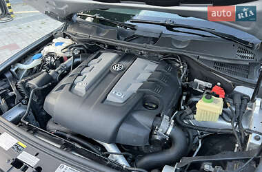 Внедорожник / Кроссовер Volkswagen Touareg 2014 в 
