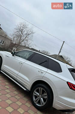 Внедорожник / Кроссовер Volkswagen Touareg 2019 в 