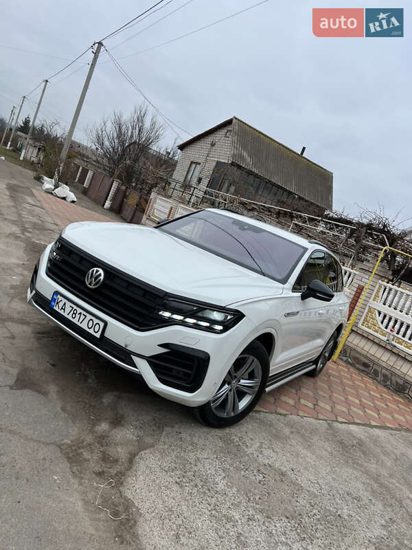 Позашляховик / Кросовер Volkswagen Touareg 2019 в Первомайську