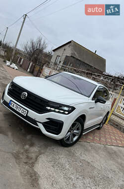 Внедорожник / Кроссовер Volkswagen Touareg 2019 в 