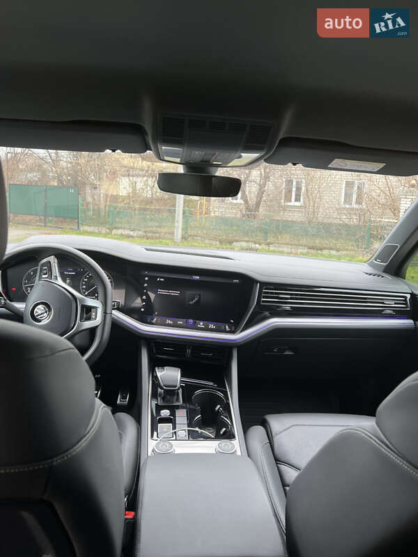 Позашляховик / Кросовер Volkswagen Touareg 2019 в Первомайську