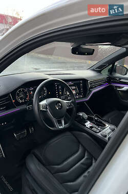Внедорожник / Кроссовер Volkswagen Touareg 2019 в 