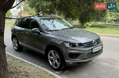 Позашляховик / Кросовер Volkswagen Touareg 2016 в Києві