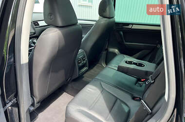 Внедорожник / Кроссовер Volkswagen Touareg 2011 в 
