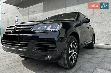 Внедорожник / Кроссовер Volkswagen Touareg 2014 в Харькове