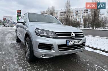 Внедорожник / Кроссовер Volkswagen Touareg 2014 в Киеве