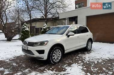 Внедорожник / Кроссовер Volkswagen Touareg 2015 в Киеве