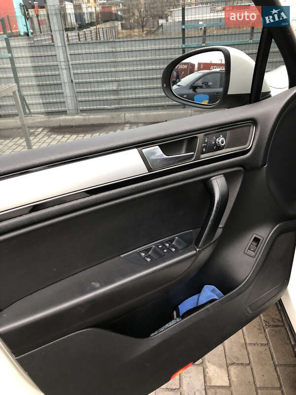 Внедорожник / Кроссовер Volkswagen Touareg 2011 в Кривом Роге