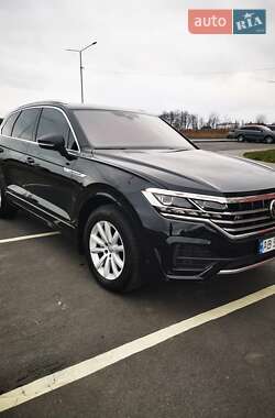 Позашляховик / Кросовер Volkswagen Touareg 2019 в Вінниці