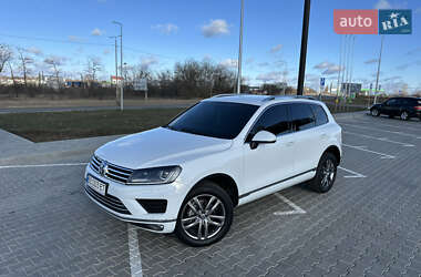 Внедорожник / Кроссовер Volkswagen Touareg 2015 в Николаеве