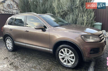 Внедорожник / Кроссовер Volkswagen Touareg 2012 в Киеве