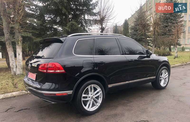 Внедорожник / Кроссовер Volkswagen Touareg 2016 в Ровно