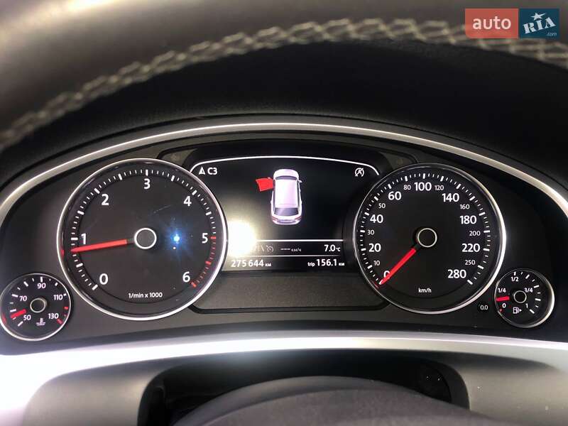 Внедорожник / Кроссовер Volkswagen Touareg 2016 в Ровно