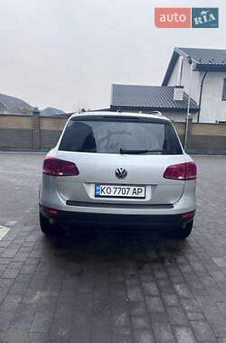 Позашляховик / Кросовер Volkswagen Touareg 2011 в Тячеві