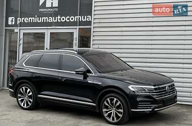 Внедорожник / Кроссовер Volkswagen Touareg 2018 в Киеве