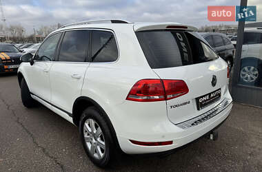 Внедорожник / Кроссовер Volkswagen Touareg 2014 в Киеве