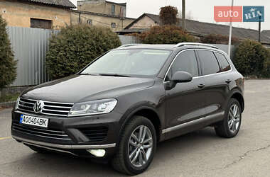 Внедорожник / Кроссовер Volkswagen Touareg 2014 в Ужгороде